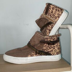 NWOT BLOWFISH SHOES - SIZE 7.5